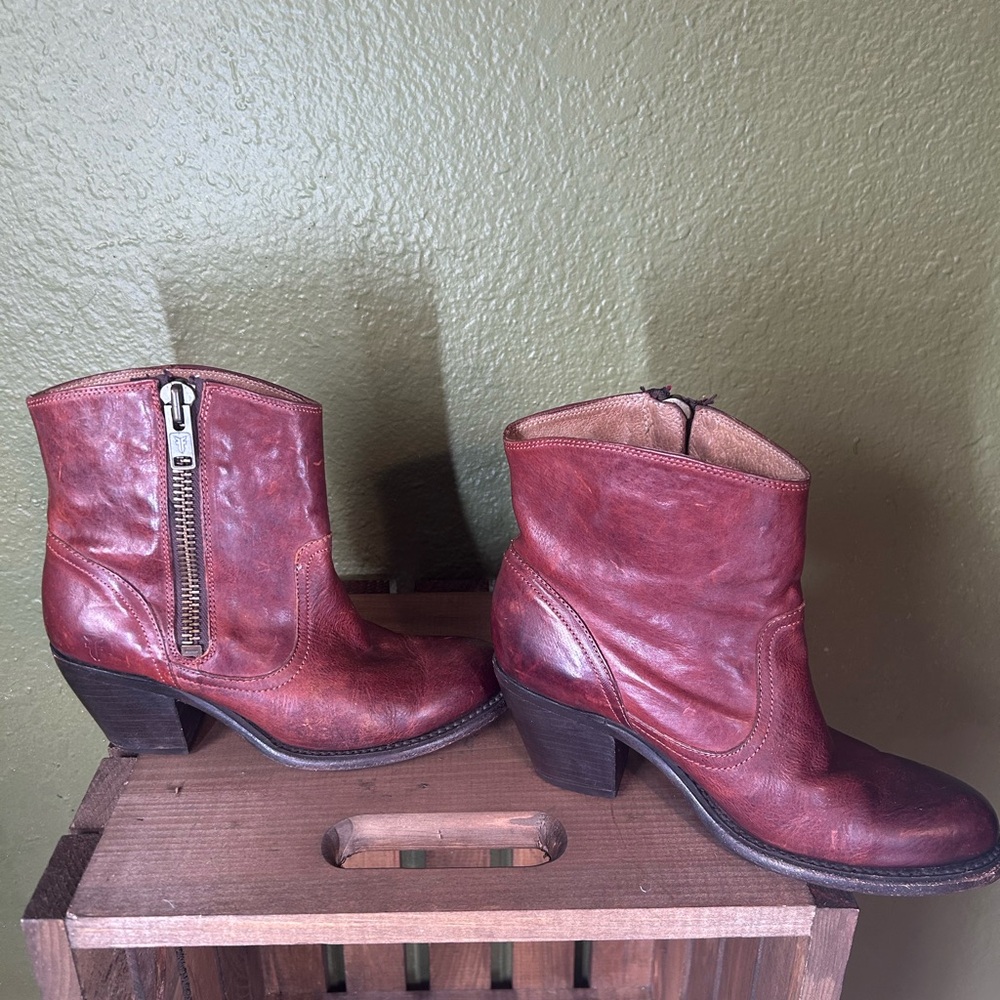 Frye Brown leather Ankle Boots Vintage Western Style Size 7 Zip closure cowgirl - Picture 4 of 10